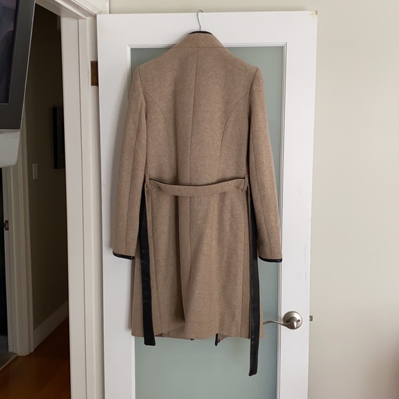 Women medium weight winter coat NWOT - Picture 2 of 3